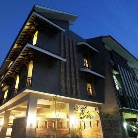 Oasis Estudio Hotel Satu Kejayan Exterior foto