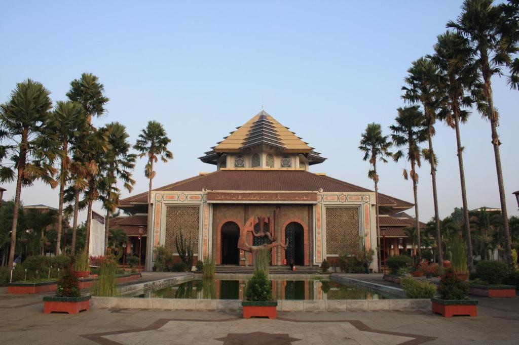 Oasis Estudio Hotel Satu Kejayan Exterior foto